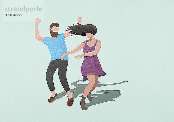 Sorgloses Paar tanzt auf blauem Hintergrund