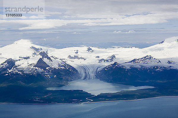 Luftaufnahme des Fourpeaked Glacier im Katmai National Park  Alaska