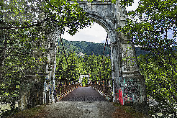 Die stillgelegte Alexandra-Brücke über den Fraser Canyon; British Columbia  Kanada