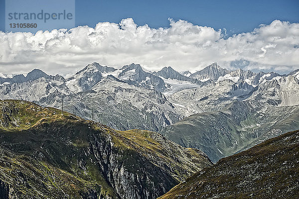 Berggipfel oberhalb des Goms vom Nufenenpass aus  Schweiz