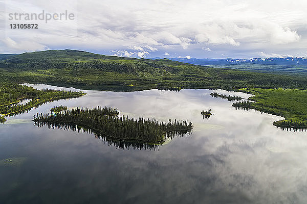 Das Gebiet der Twin Lakes in der Nähe von Carmacks  Yukon  aus der Vogelperspektive; Carmacks  Yukon  Kanada