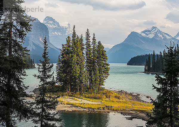 Spirit Island am Maligne Lake  Jasper National Park; Alberta  Kanada