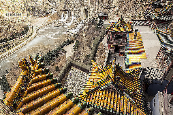 Der Hängende Tempel  auch bekannt als Hängendes Kloster oder Xuankong-Tempel  in der Nähe von Datong; China