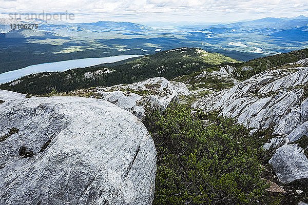 Berge und Fluss  Kluane National Park and Reserve  nahe Haines Junction; Yukon  Kanada