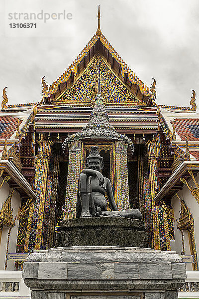 Statue eines Mannes mit Hut  Großer Palast; Bangkok  Thailand