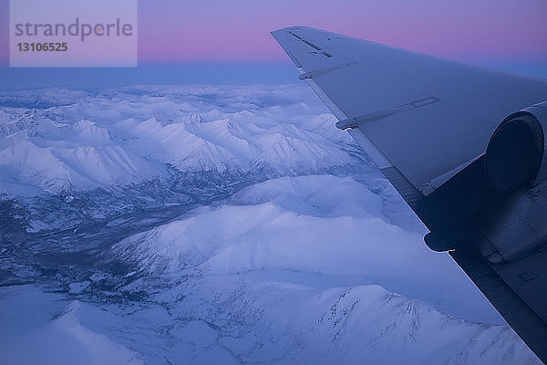 Flug über die Ogilvie Mountains bei Sonnenaufgang; Yukon  Kanada