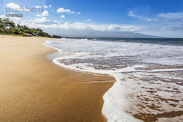 Mauis längster Strand  der 6 Meilen lange Sugar Beach; Maui  Hawaii  Vereinigte Staaten von Amerika