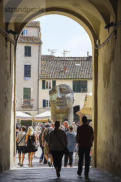 Piazza Anfiteatro Romano; Lucca  Toskana  Italien