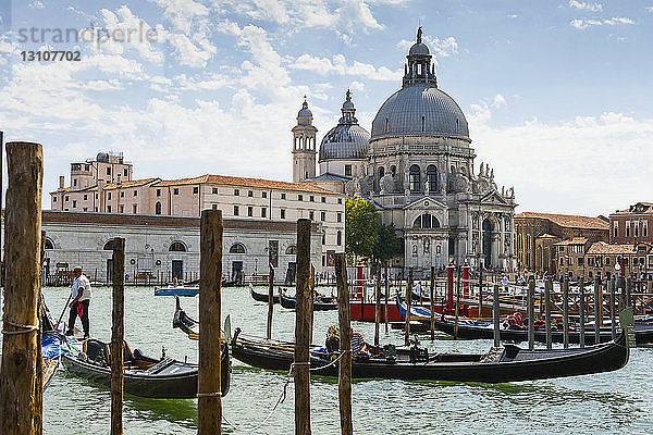 Santa Maria della Salute auf dem Canal Grande; Venedig  Italien