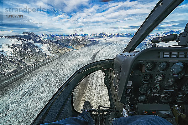 Hubschrauberflug über die Eisfelder im Kluane-Nationalpark  in der Nähe von Haines Junction; Yukon  Kanada
