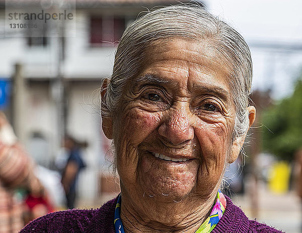 Porträt einer älteren chilenischen Frau; Lota  Biobio  Chile