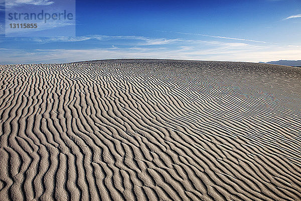 Landschaftliche Ansicht der Sanddünen gegen den Himmel am White Sands National Monument