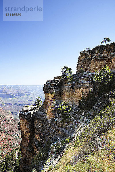 Klippe im Grand Canyon National Park gegen klaren Himmel