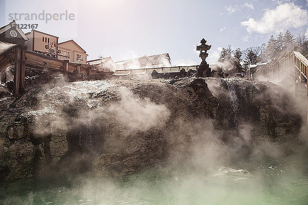 Hütten mit Blick auf die Heiße Quelle von Kusatsu Onsen