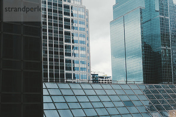 Moderne Glasgebäude in der Stadt