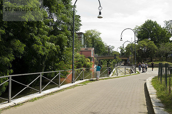 Italien  Lombardei  Mailand  Martesana-Kanal  der den Fluss Adda mit Mailand verbindet.
