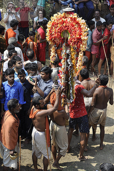 Indien  Orissa  Rananpur  traditionelles Fest  Feuerritus