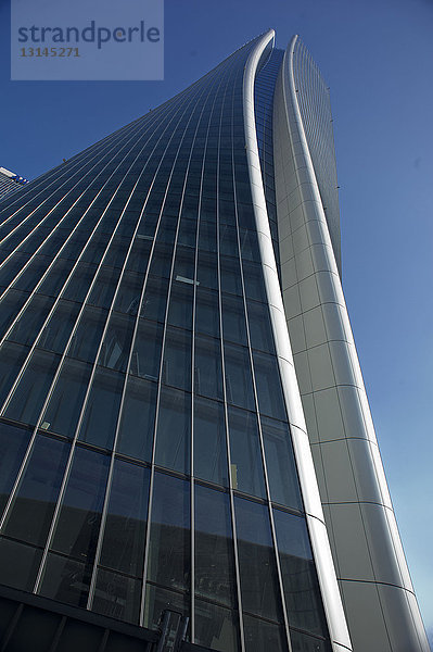 Europa. Italien. Lombardei. Mailand. Wolkenkratzer im Stadtteil Citylife  Torre Hadid (185 m)  entworfen von Zaha Hadid  Spitzname: Storto