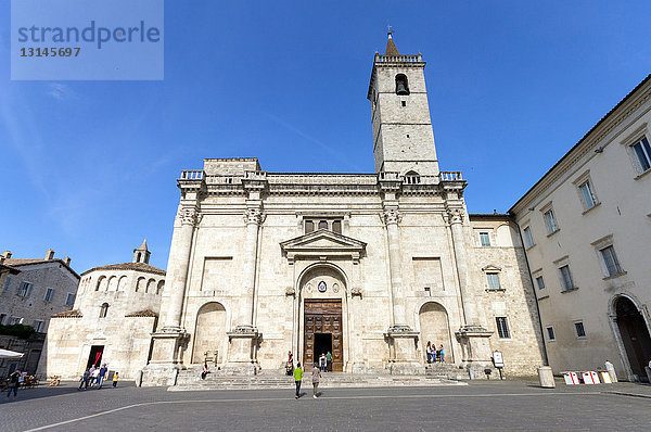 Italien  Marken  Ascoli Piceno  Kathedrale Sant'Emidio auf dem Arrigo-Platz