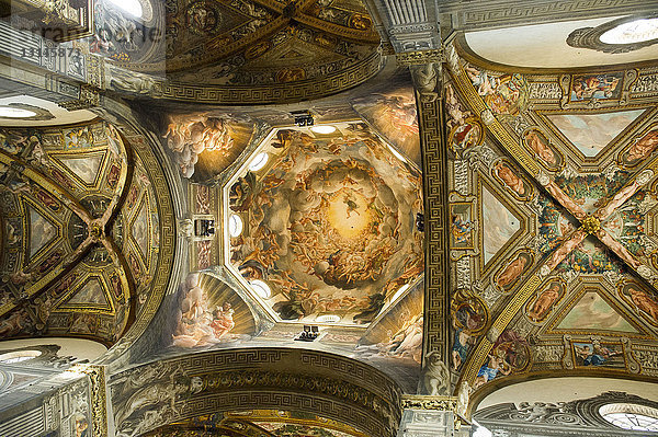 Italien  Emilia Romagna  Parma  Kathedrale S. Maria Assunta  von Correggio gemaltes Bild der Kuppel der Himmelfahrt der Jungfrau Maria