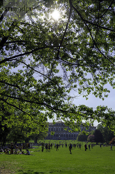 Italien  Lombardei  Monza  Park mit Villa Reale im Hintergrund