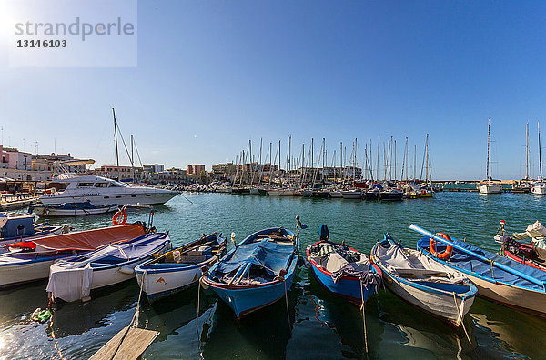 Italien  Apulien  Bisceglie  der Hafen