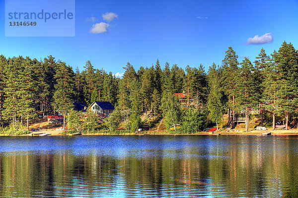 Schwedenhäuser am See Asjoen  Joenkoepings laen  Schweden  Europa