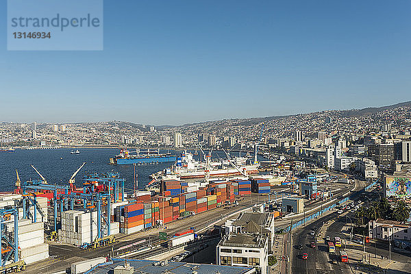 Blick auf Stadt und Häfen vom Paseo 21 de Mayo  Cerro Playa Ancha  Valparaiso  Zentralküste  Chile