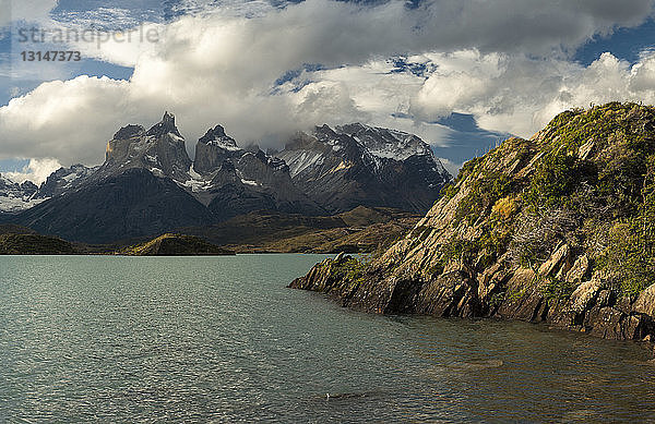Morgendämmerung über dem Lago Pehoe  Torres del Paine National Park  Patagonien  Chile