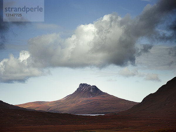 Wolken über dem Berg Stac Pollaidh  Assynt  Sutherland  Schottland