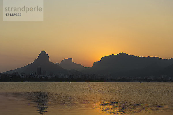 Sonnenuntergang an der Lagoa Rodrigo de Freitas  Rio De Janeiro  Brasilien