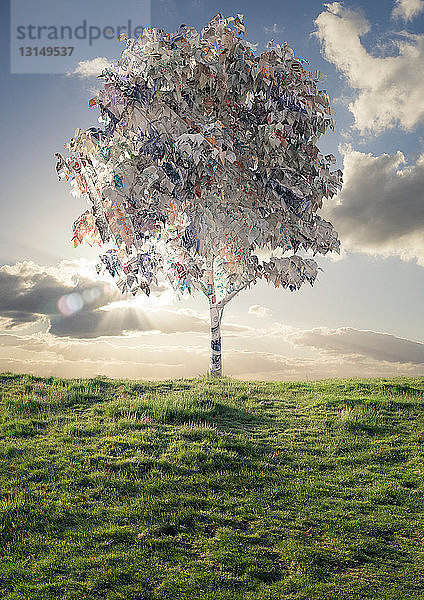 Modell eines Baumes mit Blattwerk britischer Banknoten