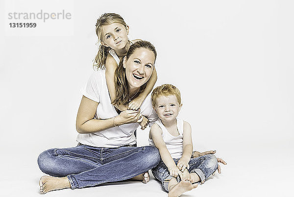 Porträt einer Mutter mit Sohn und Tochter