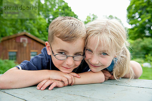 Porträt von Bruder und Schwester