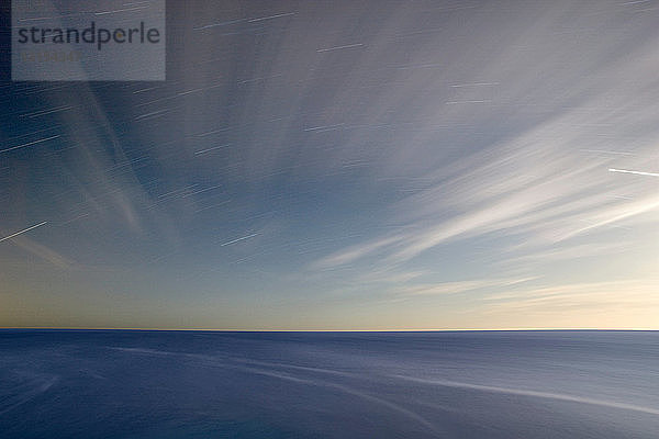 Meer  Wolken  Sterne in der Toskana bei Nacht