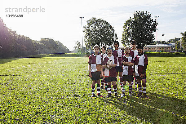 Gruppenbild einer Rugbymannschaft von Schulkindern