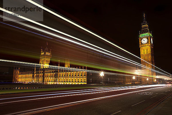 Lichtpfade und Palace of Westminster  London  UK