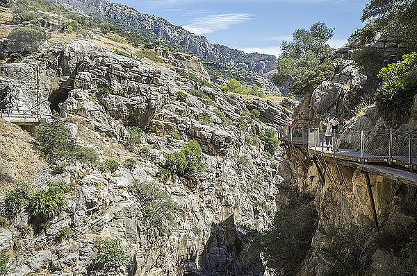Erhöhte Ansicht der Schlucht und des Fußwegs am Caminito Del Ray  El Chorro  Malaga  Spanien