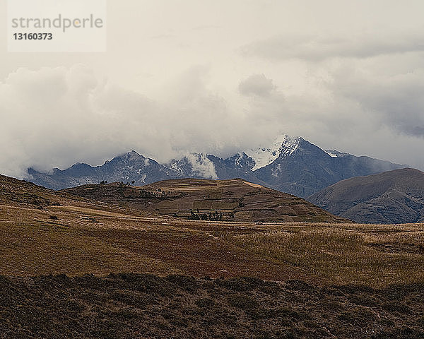 Blick auf Landschaft und Berge  Maras  Heiliges Tal  Peru