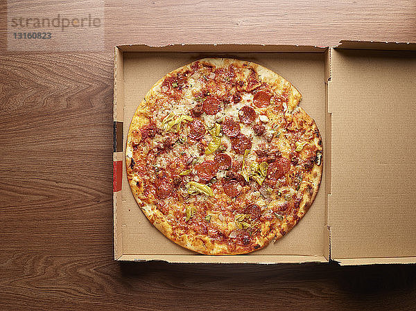 Pizza im Karton  Draufsicht