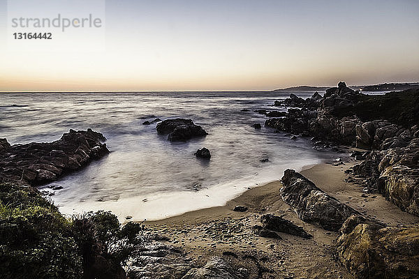 Meereslandschaft bei Sonnenaufgang  Gebiet Monterey Bay  Kalifornien  USA