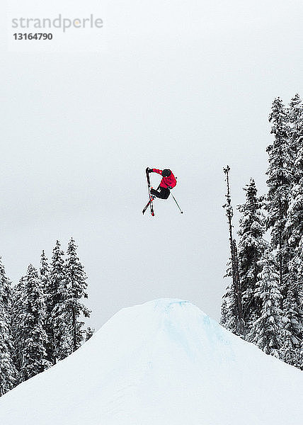 Freestyle-Skifahren  Whistler Terrain Park  Britisch-Kolumbien  Kanada