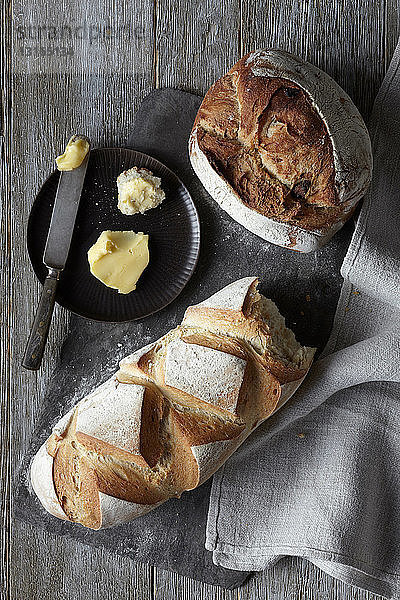 Frisches Brot und Butter
