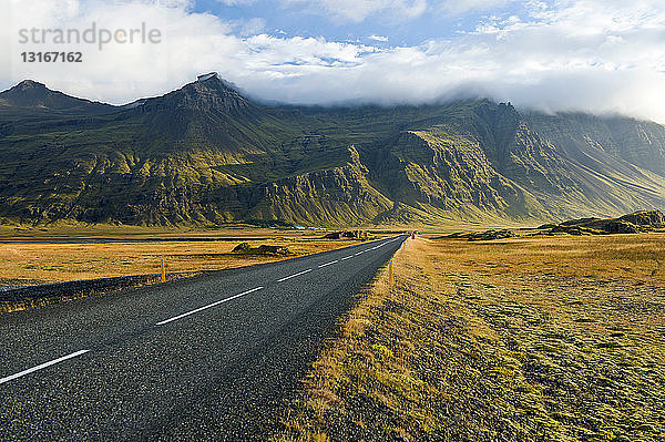 Highway One und Berge  Südisland