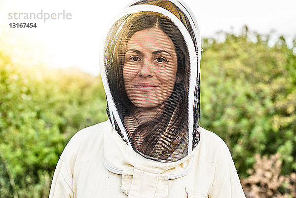 Porträt einer Bienenzüchterin