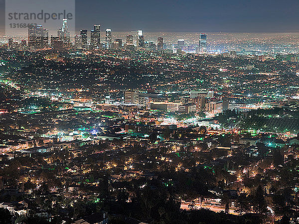 Luftaufnahme von Los Angeles bei Nacht