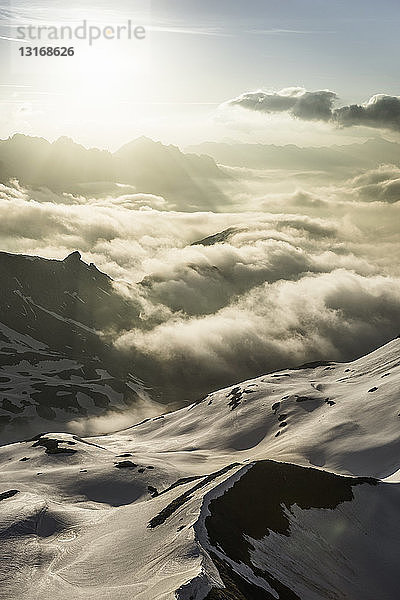 Ansicht der bayerischen Alpen über den Wolken  Oberstdorf  Bayern  Deutschland