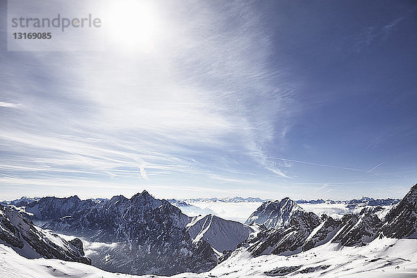 Blick auf schneebedeckte Berge  Neustift  Stubaital  Tirol  Österreich