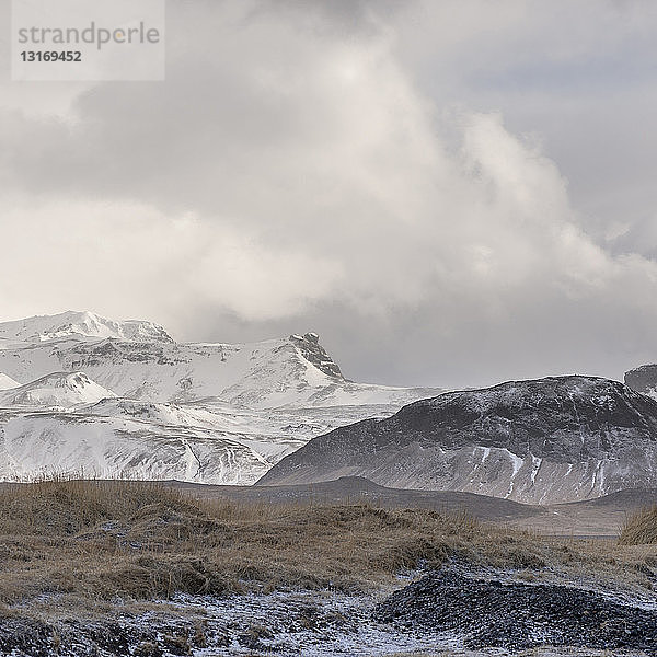 Blick auf schneebedeckte Berge  Rif  Snaefellsnes  Island