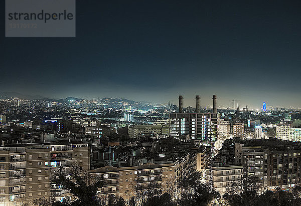 Ansicht der Stadt bei Nacht  Barcelona  Spanien